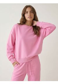 Sinsay - Dresowa bluza crewneck basic - różowy. Kolor: różowy. Materiał: dresówka