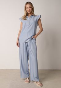 Born2be - Jasnoniebieski Komplet z Wiskozą Szerokie Spodnie i Bluzka z Kołnierzykiem Nautiviane. Kolekcja: plus size. Kolor: niebieski. Materiał: wiskoza. Wzór: gładki #1