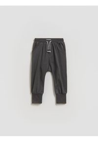 Reserved - Dresowe spodnie - ciemnoszary. Kolor: szary. Materiał: dresówka