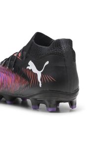 Puma - Młodzieżowe buty piłkarskie FUTURE 8 PRO FG/AG PUMA Black White Glowing Red. Kolor: biały, czarny, czerwony, wielokolorowy. Sport: piłka nożna