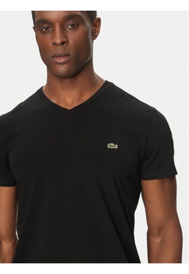 Lacoste T-Shirt TH6710 Czarny Regular Fit. Kolor: czarny. Materiał: bawełna