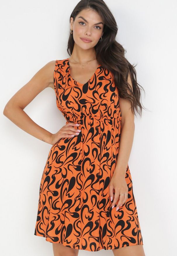 Born2be - Pomarańczowa Rozkloszowana Sukienka z Gumką w Pasie Yesanit. Kolor: pomarańczowy