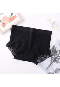 Intica - Koronkowe szorty damskie na co dzień Trix. Kolor: czarny. Materiał: koronka. Wzór: gładki, koronka