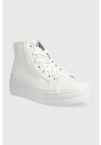 Calvin Klein Jeans trampki VULC FLATFORM BOLD ESSENTIAL damskie kolor biały YW0YW01031. Nosek buta: okrągły. Zapięcie: sznurówki. Kolor: biały. Materiał: materiał, włókno, guma. Szerokość cholewki: normalna #3