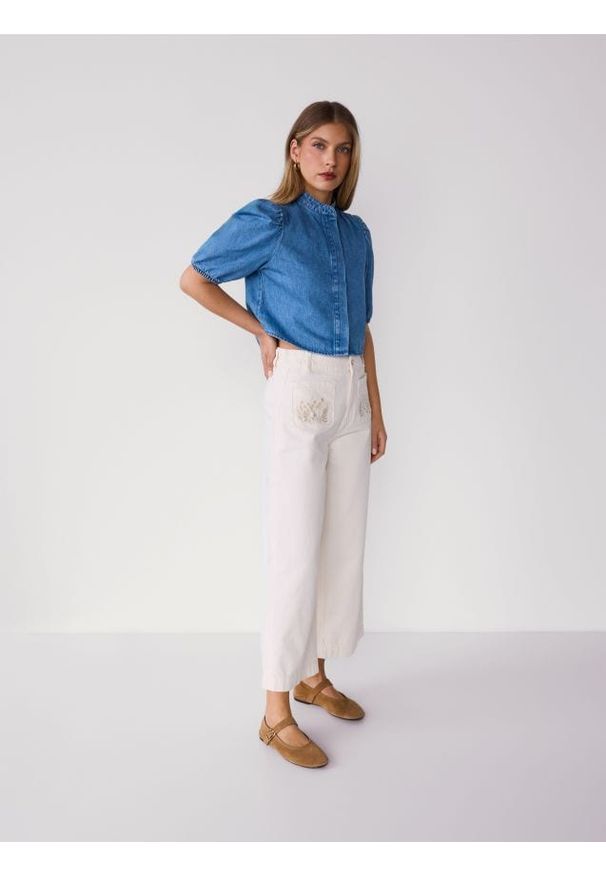 Reserved - Jeansowa koszula z bufiastymi rękawami - niebieski. Kolor: niebieski. Materiał: jeans