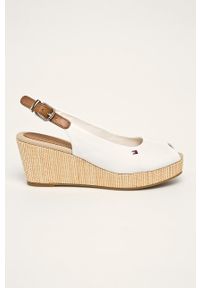 TOMMY HILFIGER - Tommy Hilfiger sandały damskie kolor biały na koturnie. Nosek buta: okrągły. Zapięcie: klamry. Kolor: biały. Obcas: na koturnie