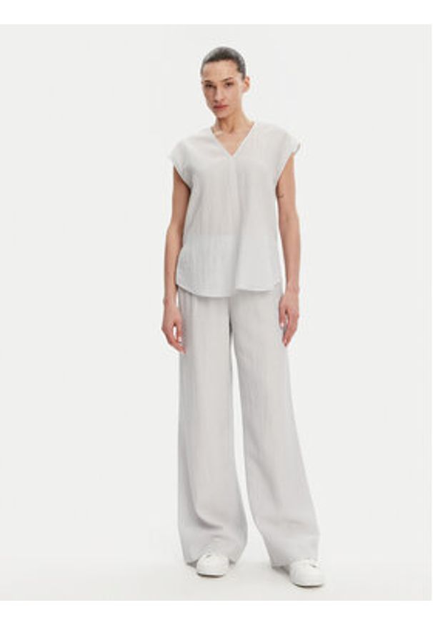 Calvin Klein Spodnie materiałowe K20K208173 Błękitny Regular Fit. Kolor: niebieski. Materiał: lyocell