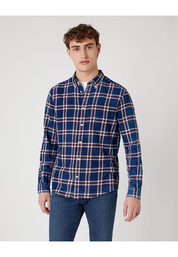 Wrangler - MĘSKA KOSZULA WRANGLER LS 1PKT BUTTON DOWN MARS RED W5A33TX3A. Typ kołnierza: button down