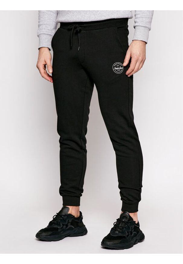 Jack & Jones - Jack&Jones Spodnie dresowe Gordon 12165322 Czarny Regular Fit. Kolor: czarny. Materiał: bawełna