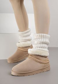 Renee - Ciemnobeżowe Rustykalne Śniegowce z Imitacji Zamszu z Haftem i Futerkiem Zetilda. Kolor: beżowy. Materiał: zamsz, futro. Wzór: haft #7