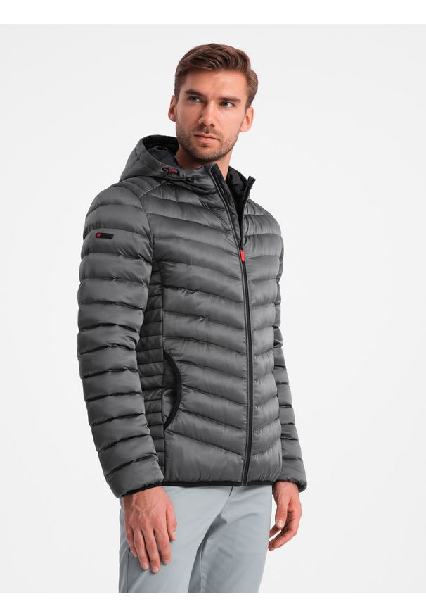 Ombre Clothing - Lekko ocieplona pikowana kurtka męska z satynowym wykończeniem – grafitowa V14. Typ kołnierza: kołnierzyk stójkowy. Kolor: szary. Materiał: satyna. Wzór: gładki, aplikacja. Styl: elegancki