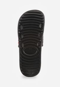 Born2be - Czarne Klapki Sportowe z Piankowego Materiału Thesedice. Okazja: na co dzień. Kolor: czarny. Materiał: materiał. Sezon: lato. Styl: sportowy #3