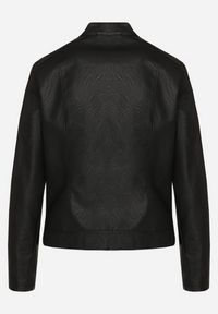 Born2be - Czarna Kurtka Ramoneska z Ozdobnym Tłoczeniem Firvezia. Okazja: na co dzień. Kolor: czarny. Materiał: jeans. Styl: rockowy, casual