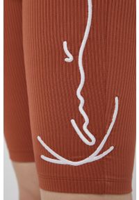 Karl Kani szorty damskie kolor brązowy z aplikacją medium waist. Kolor: brązowy. Wzór: aplikacja #3
