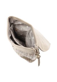 Plecak damski Rieker, z materiału syntetycznego o miękkiej strukturze z klapą i regulowanymi szelkami lekka forma do codziennego użytkowania, beżowy,. Kolor: beżowy. Materiał: syntetyk, materiał. Styl: casual #6