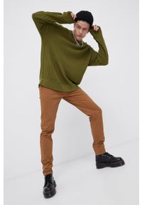Tommy Jeans Spodnie męskie kolor brązowy dopasowane. Kolor: brązowy. Materiał: tkanina, bawełna