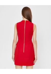 Balmain - BALMAIN - Czerwona sukienka z guzikami. Kolor: czerwony. Materiał: wełna. Typ sukienki: dopasowane. Długość: mini #4