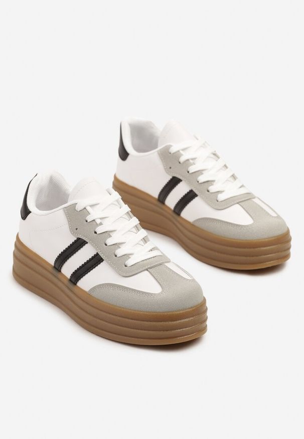 Born2be - Biało-Czarne Sneakersy Tenisówki z Ozdobnymi Paskami Mirnelis. Okazja: na co dzień. Nosek buta: okrągły. Zapięcie: pasek. Kolor: biały. Materiał: jeans. Obcas: na płaskiej podeszwie