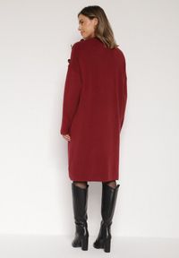Born2be - Bordowa Sweterkowa Sukienka Pudełkowa Ozdobiona z Boku Guzikami Tustina. Okazja: na co dzień. Kolor: czerwony. Materiał: jeans. Wzór: aplikacja. Typ sukienki: proste. Styl: casual, elegancki #7