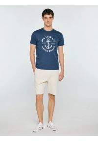 Big-Star - Koszulka męska z kontrastowym nadrukiem ciemnoniebieska Kartes 402. Okazja: na co dzień. Kolor: niebieski. Materiał: dzianina, skóra, materiał. Wzór: nadruk. Styl: sportowy, casual, elegancki #3