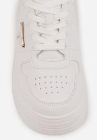Renee - Białe Sneakersy Basic VICES na Platformie z Trójkątnym Zdobieniem Mellinata. Kolor: biały. Materiał: koronka. Wzór: aplikacja. Obcas: na platformie #7