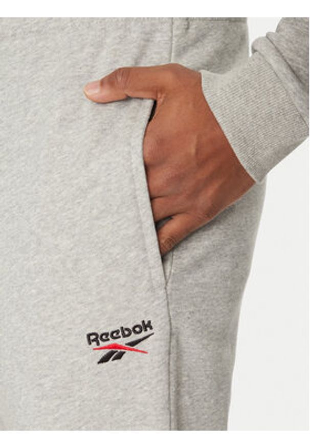 Reebok Spodnie dresowe 100221804 Szary Regular Fit. Kolor: szary. Materiał: bawełna
