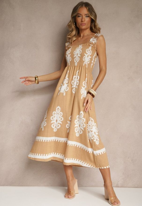 Renee - Ciemnobeżowa Rozkloszowana Sukienka z Wiskozy z Ornamentnym Motywem Aloxe. Kolor: beżowy. Materiał: wiskoza. Sezon: lato