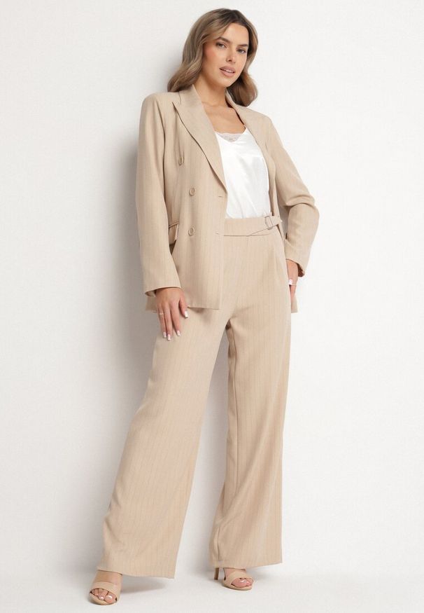 Born2be - Beżowe Garniturowe Spodnie Szerokie z Wiskozą i Paskiem Ellifira. Okazja: na spotkanie biznesowe, na co dzień. Kolor: beżowy. Materiał: wiskoza. Styl: elegancki, casual, biznesowy