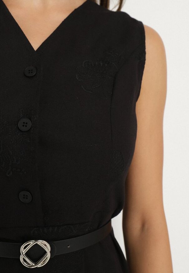 Born2be - Czarna Koszulowa Sukienka z Wiskozy z Bawełną Ozdobiona Paskiem Rivebia. Okazja: na co dzień. Kolor: czarny. Materiał: bawełna, wiskoza. Wzór: aplikacja. Typ sukienki: koszulowe. Styl: casual, elegancki