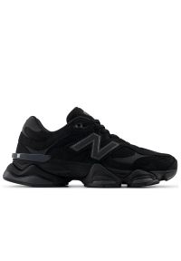 Buty New Balance U9060ZGE - czarne. Kolor: czarny. Materiał: guma, skóra, syntetyk, materiał. Szerokość cholewki: normalna. Sport: turystyka piesza