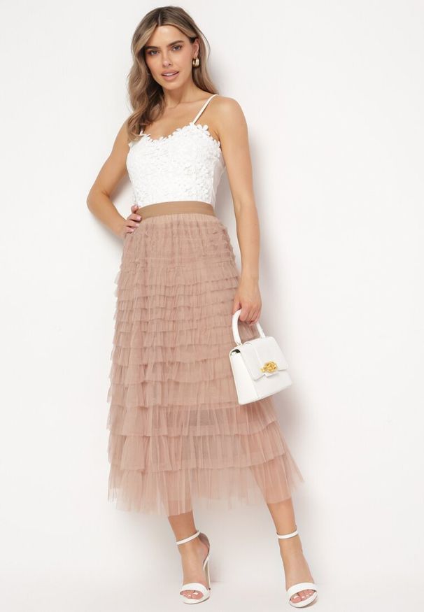 Born2be - Ciemnobeżowa Rozkloszowana Spódnica z Tiulowymi Falbankami i Gumką w Pasie Keleia. Kolor: beżowy, brązowy. Materiał: tiul