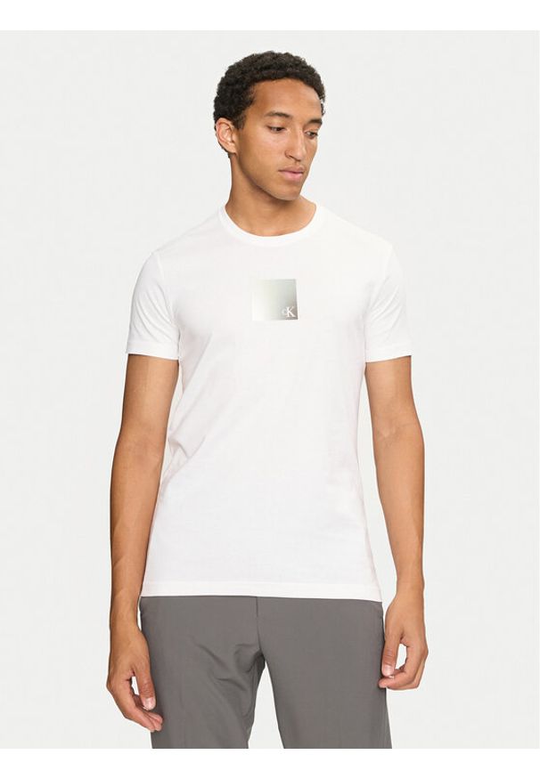 Calvin Klein Jeans T-Shirt Metallic Box J30J325686 Biały Slim Fit. Kolor: biały. Materiał: bawełna