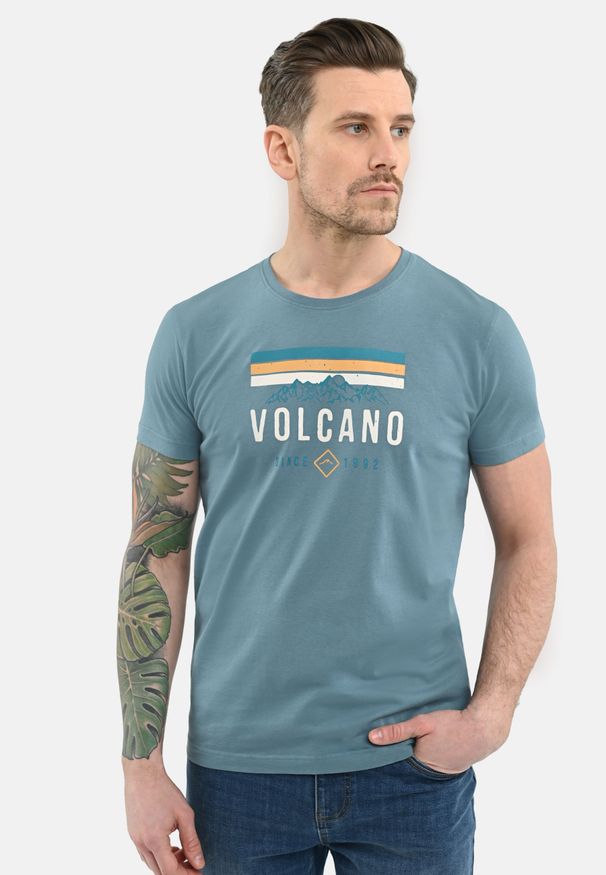 Volcano - T-shirt z printem T-ADVE. Kolekcja: plus size. Kolor: niebieski. Materiał: bawełna, skóra, materiał. Długość rękawa: krótki rękaw. Długość: krótkie. Wzór: nadruk. Styl: klasyczny, elegancki