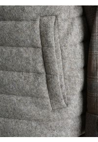 Xagon Bezrękawnik "Down Vest" | A2505 2PMEC02 | Mężczyzna | Beżowy. Okazja: na spacer, na spotkanie biznesowe, na co dzień. Kolor: beżowy. Materiał: poliester, wełna. Długość rękawa: bez rękawów. Długość: długie. Sezon: wiosna, lato, jesień. Styl: elegancki, casual, biznesowy #4