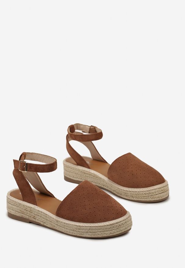 Born2be - Brązowe Espadryle na Płaskiej Plecionej Podeszwie z Paskiem Wokół Kostki Riolla. Zapięcie: pasek. Kolor: brązowy. Styl: boho