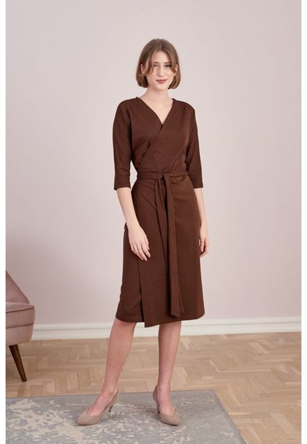 Marie Zélie - Sukienka Filomena czekoladowa. Kolor: brązowy. Materiał: bawełna, dzianina, materiał, elastan, tkanina, skóra. Typ sukienki: proste, kopertowe