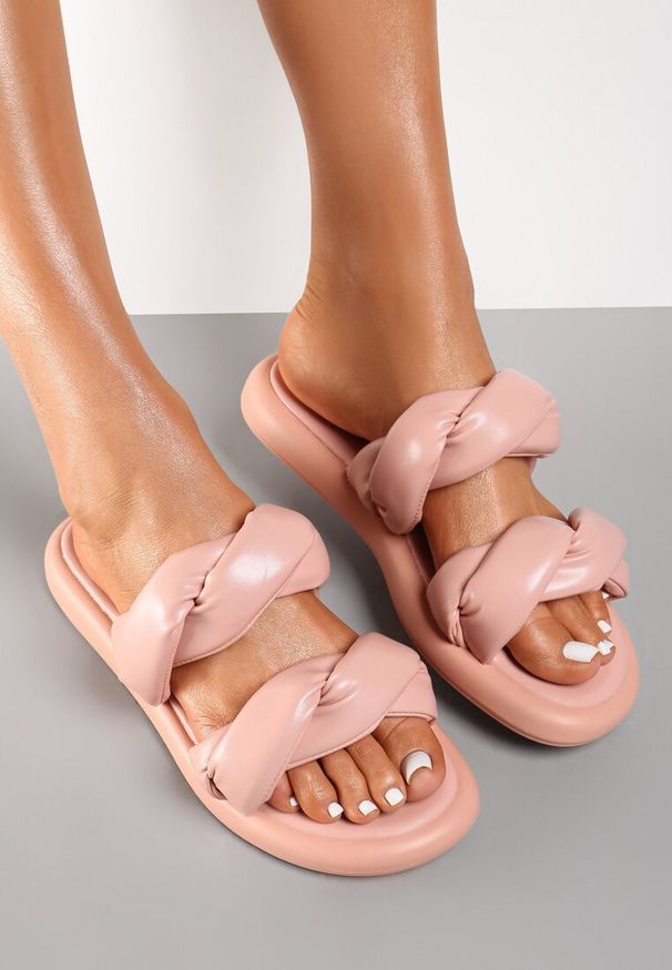 Renee - Różowe Klapki Chionassa. Nosek buta: otwarty. Kolor: różowy. Wzór: paski, jednolity. Sezon: lato. Obcas: na płaskiej podeszwie