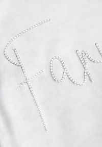 Born2be - Biały Bawełniany T-shirt Oversize z Haftowanym Napisem z Cekinami Aewai. Okazja: na co dzień. Kolor: biały. Materiał: bawełna. Wzór: napisy, haft. Styl: elegancki, casual #2