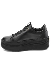 Czarne Sneakersy Carinii Modne Obuwie Damskie. Okazja: na co dzień. Kolor: czarny. Materiał: materiał. Styl: klasyczny, elegancki, casual