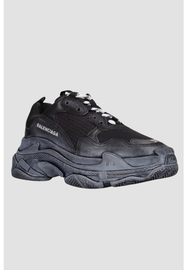 Balenciaga - BALENCIAGA Czarne sneakersy TRIPLE S. Kolor: czarny