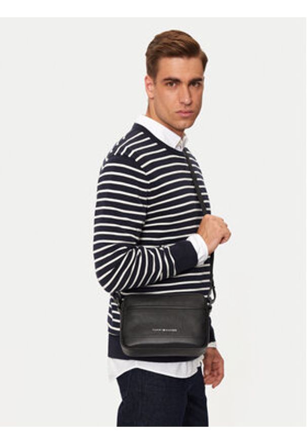 TOMMY HILFIGER - Tommy Hilfiger Saszetka Th Premium Leather AM0AM13148 Czarny. Kolor: czarny. Materiał: skóra