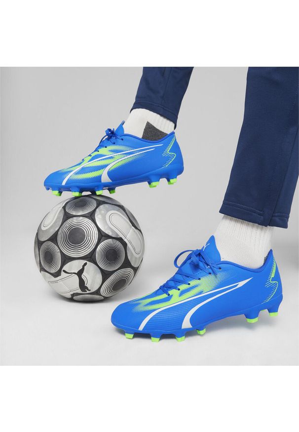 Buty do piłki nożnej męskie Puma Ultra Play Fg Ag. Kolor: biały, wielokolorowy, niebieski, zielony. Materiał: guma, materiał, tkanina, syntetyk. Sport: piłka nożna
