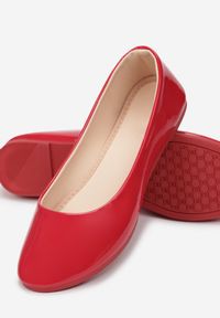 Born2be - Czerwone Balerinki Phalymes. Nosek buta: okrągły. Kolor: czerwony. Materiał: lakier. Szerokość cholewki: normalna. Wzór: kwiaty, gładki. Styl: klasyczny, elegancki