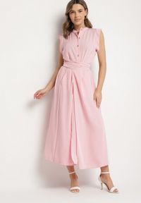 Born2be - Różowa Sukienka Koszulowa o Rozkloszowanym Kroju z Wiązaniem w Pasie Mavirielle. Okazja: na co dzień. Typ kołnierza: dekolt w serek. Kolor: różowy. Materiał: skóra. Długość rękawa: długi rękaw. Typ sukienki: koszulowe. Styl: casual, elegancki #1
