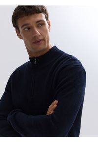 Reserved - Sweter z wełną - granatowy. Kolor: niebieski. Materiał: wełna