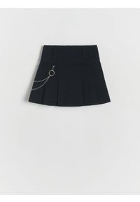 Reserved - Plisowana spódnica z łańcuchem - czarny. Kolor: czarny. Materiał: bawełna #1