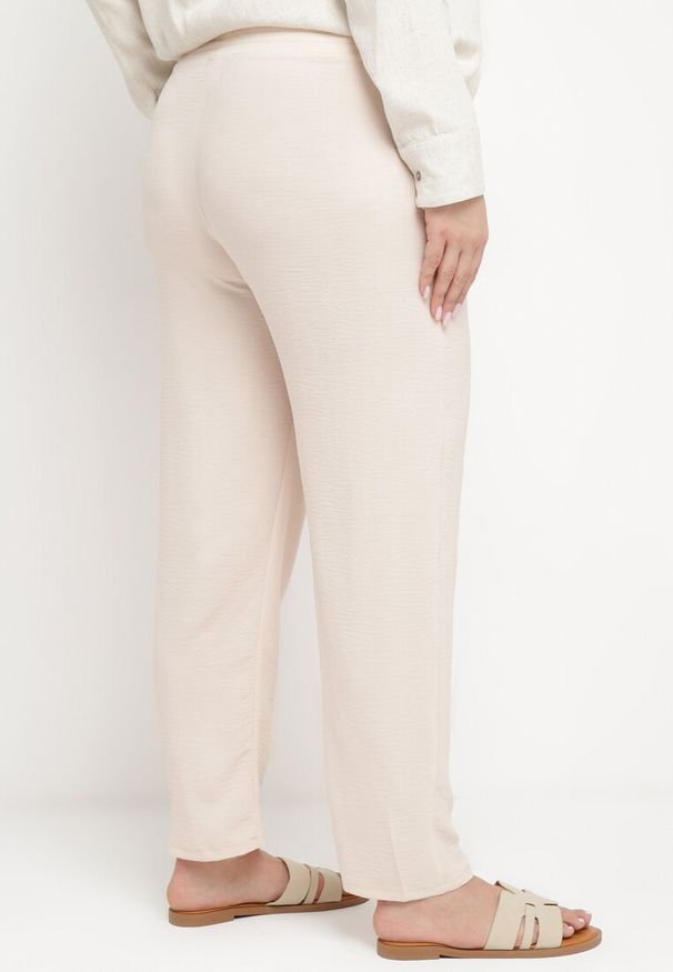 Born2be - Jasnobeżowe Casualowe Spodnie z Elastyczną Gumką w Pasie z Wsuwanymi Kieszeniami Mousesa. Okazja: na co dzień. Kolor: beżowy. Styl: casual