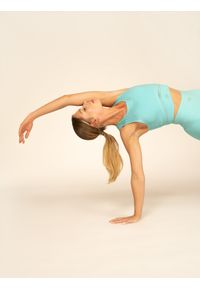 4f - 4F Biustonosz treningowy z niskim wsparciem z materiałów z recyklingu damski 4F x Anna Lewandowska M. Kolor: turkusowy. Materiał: materiał. Sport: joga i pilates, fitness