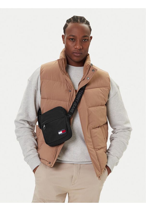 Tommy Jeans Saszetka Tjm Ess Daily Reporter AM0AM13710 Czarny. Kolor: czarny. Materiał: materiał