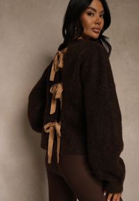 Renee - Brązowy Kardigan z Wełną Zdobiony Bufiastymi Rękawami i Wiązaniem na Plecach Tusfina. Okazja: na co dzień. Kolor: brązowy. Materiał: wełna. Wzór: aplikacja. Styl: casual #1